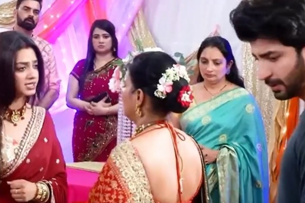 Rajji's Stand for Dheeraj: A Romantic Twist!